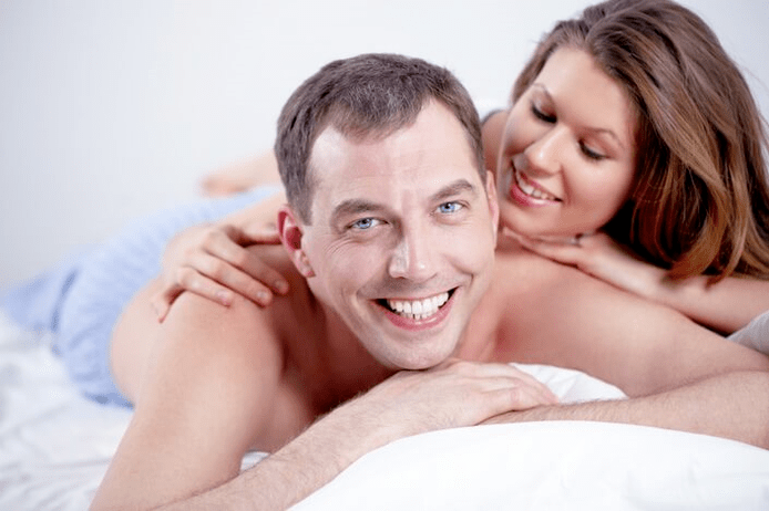 Homme et femme au lit